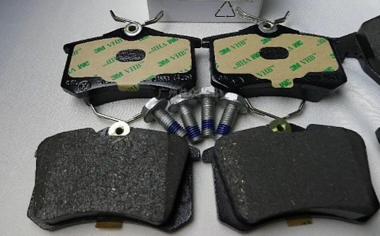 Função do disco e posição traseira Pads de travagem traseiros OE 2Q0698451C com cerâmica